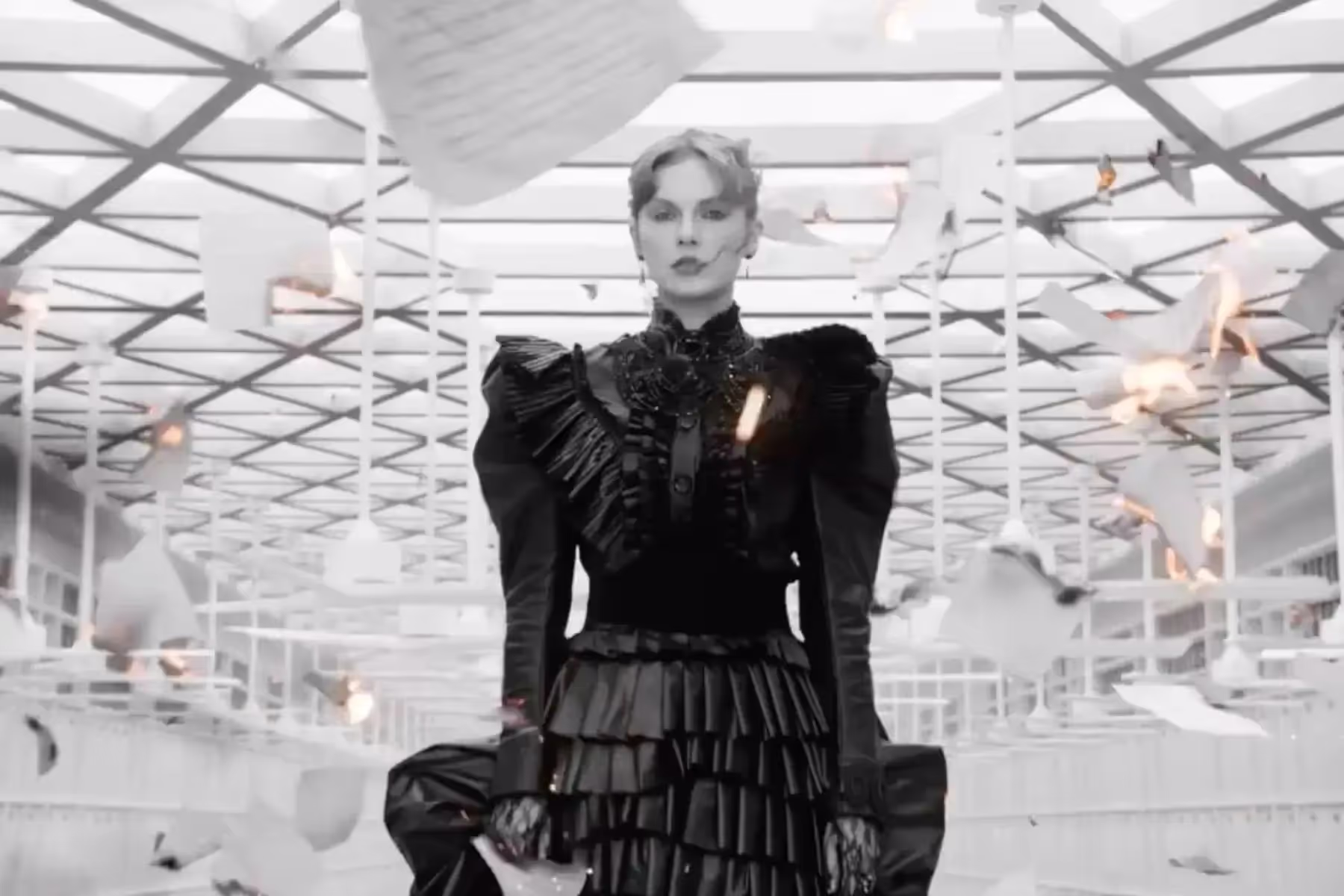 Taylor-Swift-Post-Malone-fortnight-vma-2024-best-direction