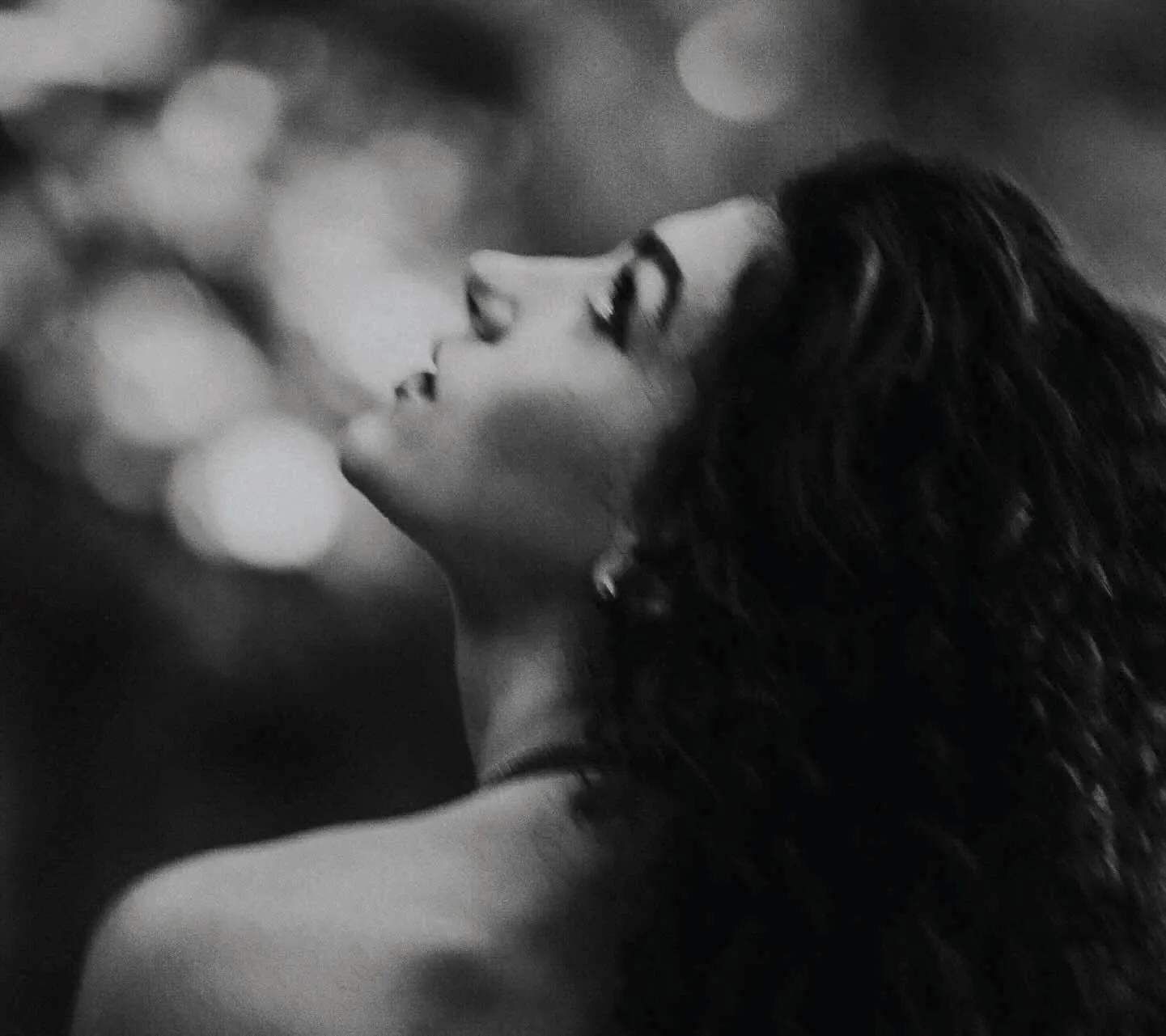 Caroline Romano, "Born to want more", single cover art: Carolina's profile shot, black and white