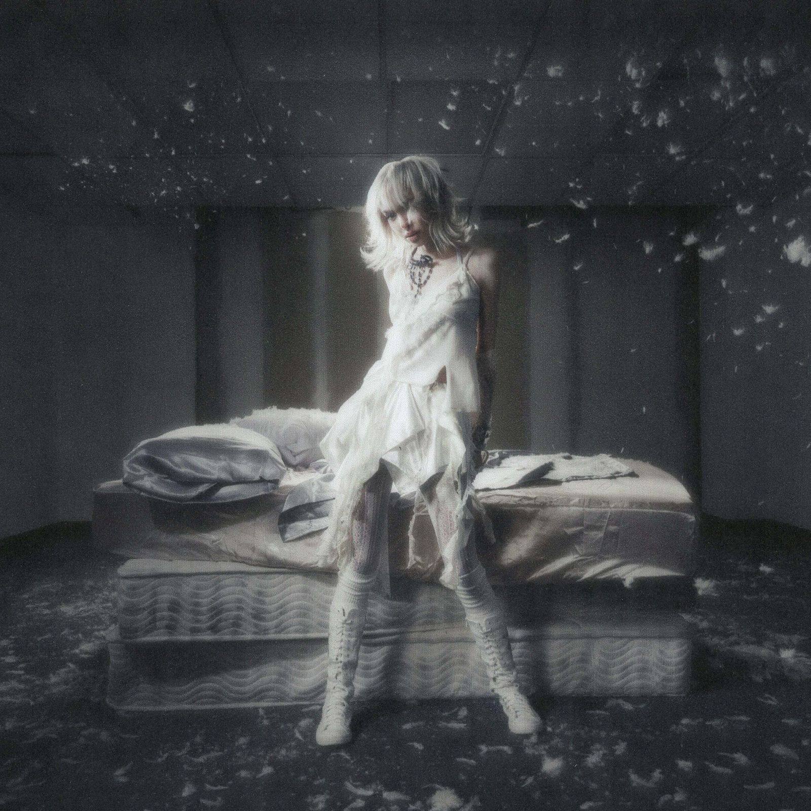 Sophie Powers, Move with me, single cover art