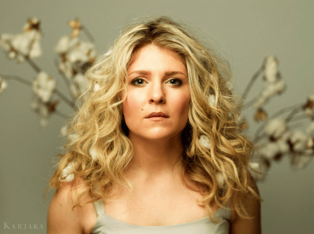 Amanda DeBoer Bartlett, photo credit: Aleksandr Karjaka