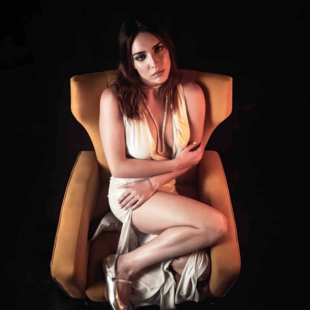 Ana Luna, photo credit: Noah Hoffman (@conversingwithaliens)