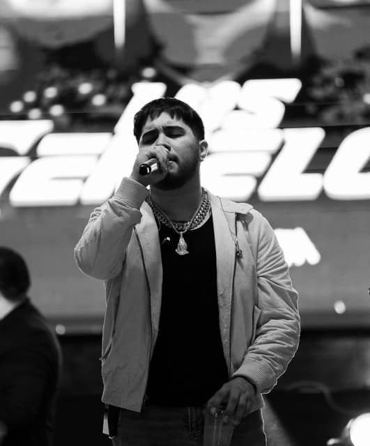 Los Gemelos De Sinaloa "Ahora Todo Es Diferente" cover art